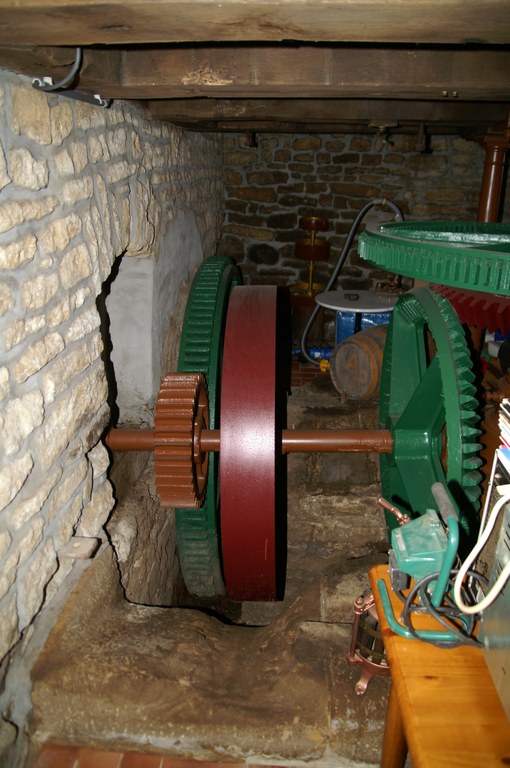 Mécanisme intérieur sous le moulin